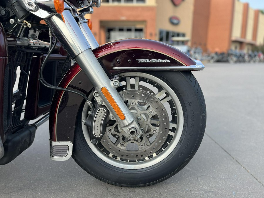 2014 Harley-Davidson® Tri Glide® Ultra MYS RED/CAYENNE 859454