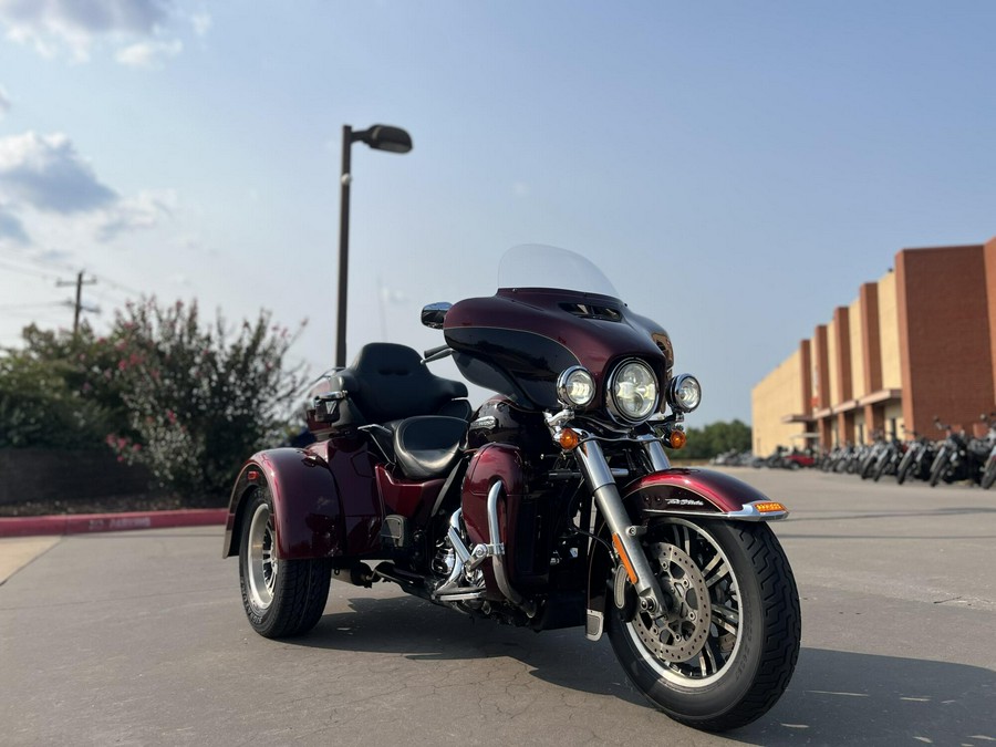 2014 Harley-Davidson® Tri Glide® Ultra MYS RED/CAYENNE 859454