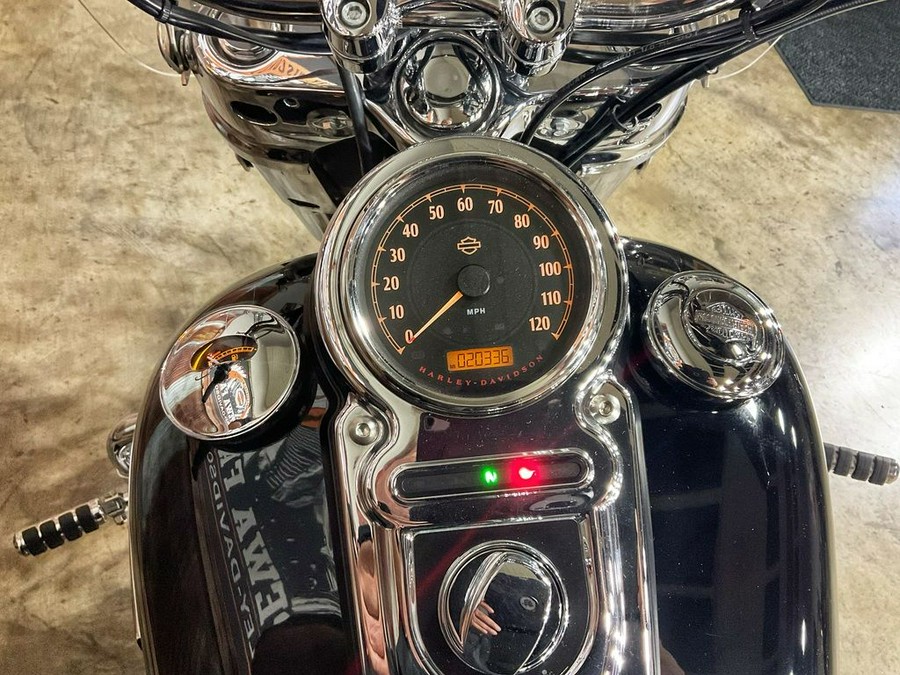 2016 Harley-Davidson® FLD - Dyna® Switchback™