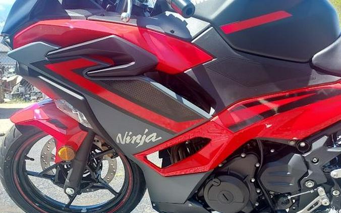 2024 Kawasaki Ninja® 500 ABS Passion Red/Metallic Flat Spark Black