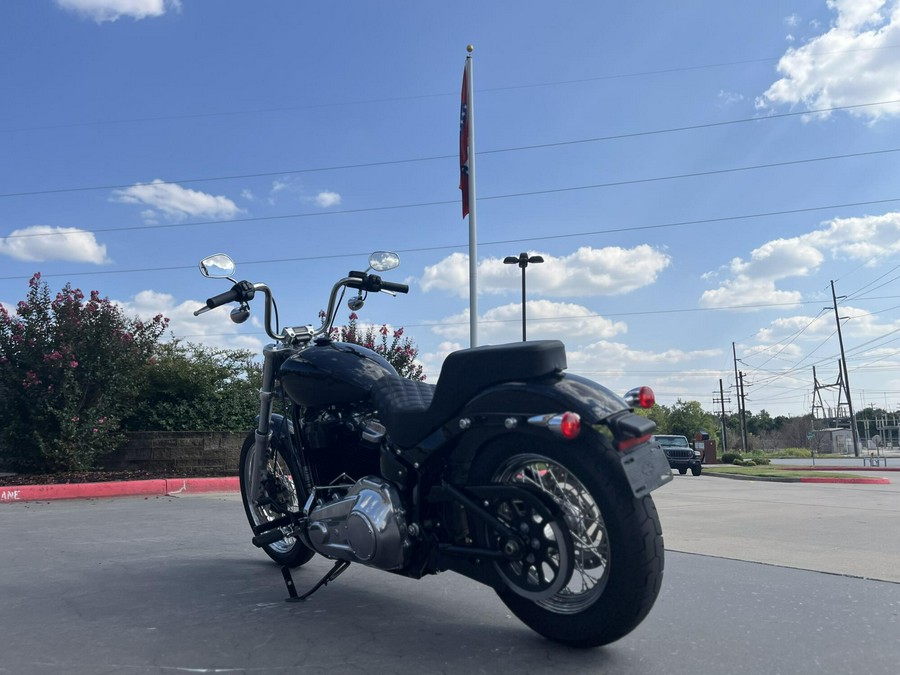 2020 Harley-Davidson® Softail Standard® FXST Vivid Black 062868