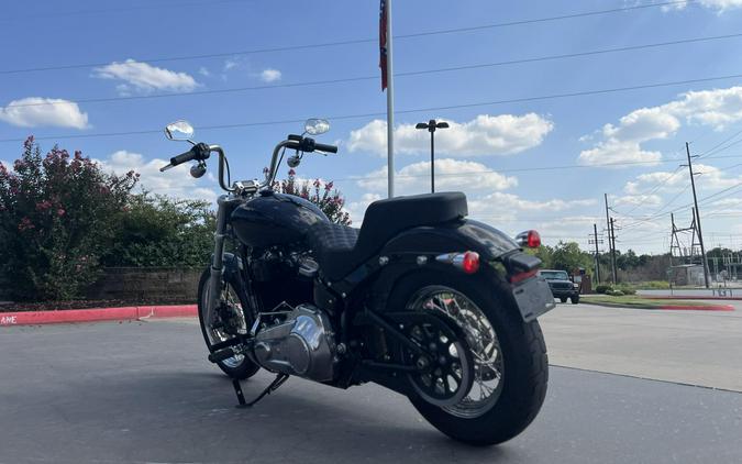 2020 Harley-Davidson® Softail Standard® FXST Vivid Black 062868