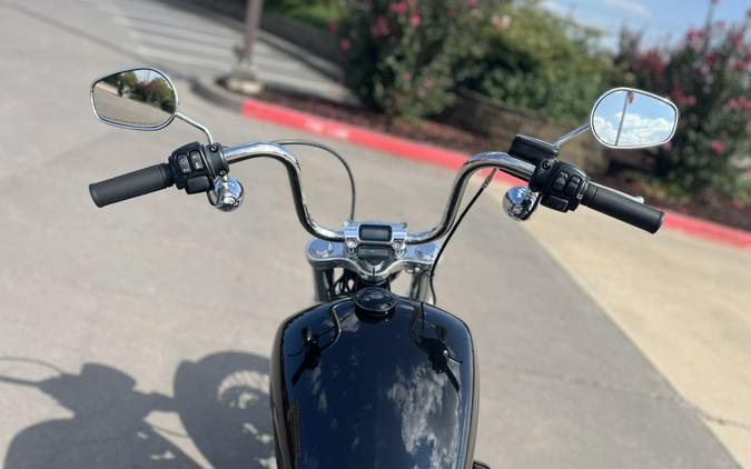 2020 Harley-Davidson® Softail Standard® FXST Vivid Black 062868