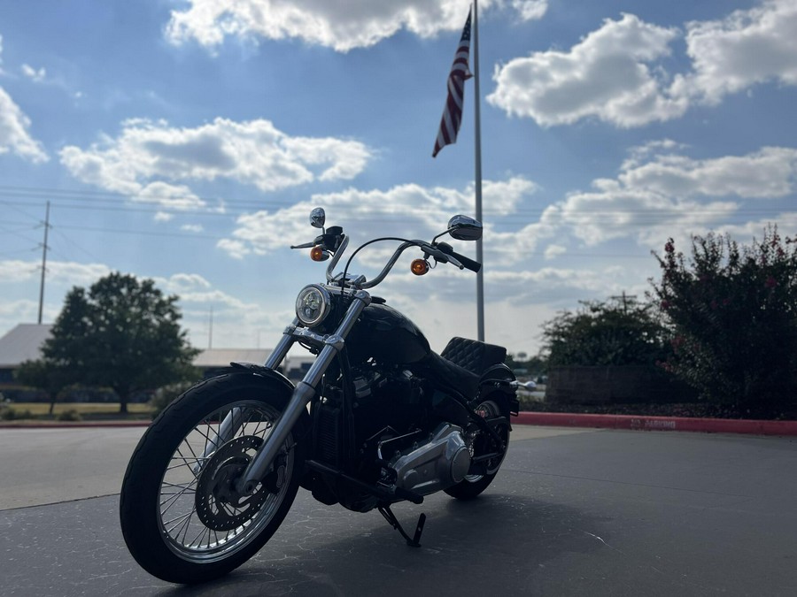 2020 Harley-Davidson® Softail Standard® FXST Vivid Black 062868