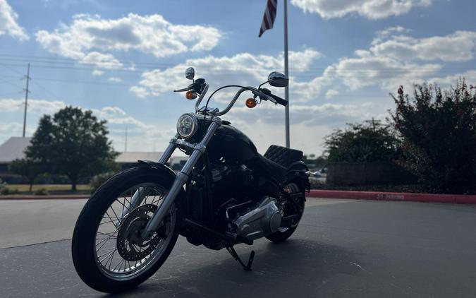 2020 Harley-Davidson® Softail Standard® FXST Vivid Black 062868