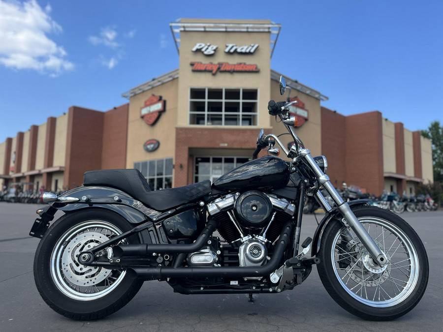 2020 Harley-Davidson® Softail Standard® FXST Vivid Black 062868