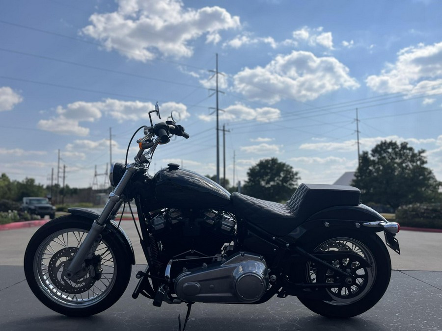 2020 Harley-Davidson® Softail Standard® FXST Vivid Black 062868