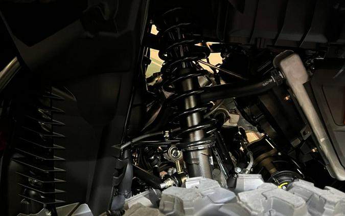 2027 Can-Am Outlander MAX XT 1000R 7.6 in.