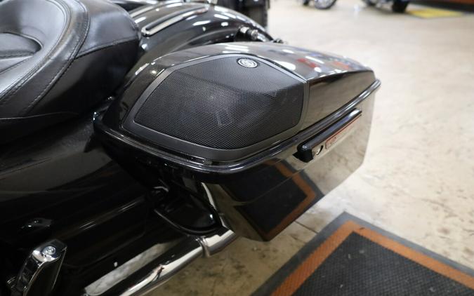 FLHXSE 2017 CVO™ Street Glide®