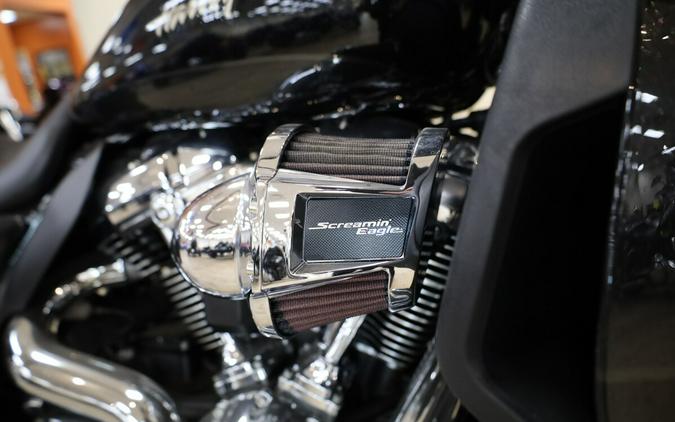 FLHXSE 2017 CVO™ Street Glide®