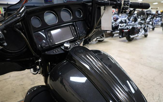 FLHXSE 2017 CVO™ Street Glide®