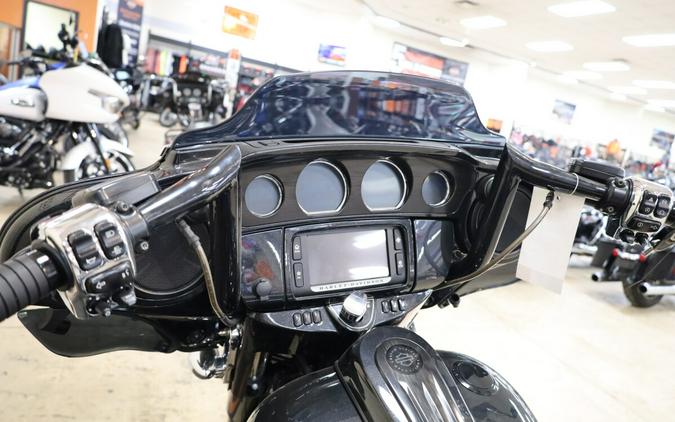 FLHXSE 2017 CVO™ Street Glide®