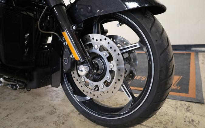 FLHXSE 2017 CVO™ Street Glide®