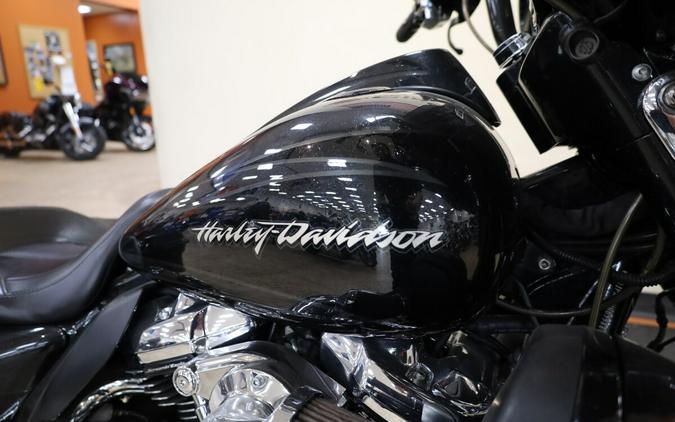 FLHXSE 2017 CVO™ Street Glide®