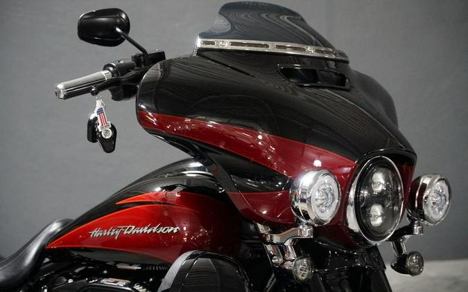 2017 Harley-Davidson® FLHXSE - CVO™ Street Glide®