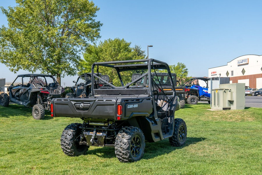 2025 Can-Am™ Defender DPS HD7