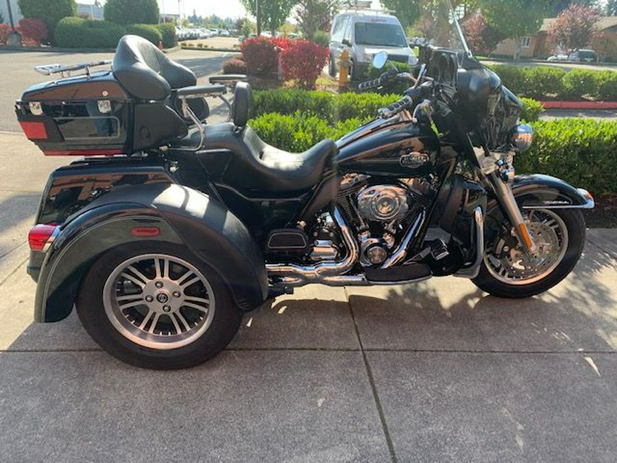 Pre-Owned 2013 Harley-Davidson Trike Tri Glide Ultra Classic FLHTCUTG