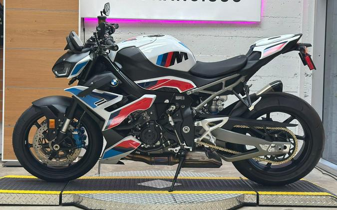 2026 BMW M 1000 R