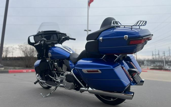 2025 Harley-Davidson® Street Glide Ultra® FLHXU Blue Burst