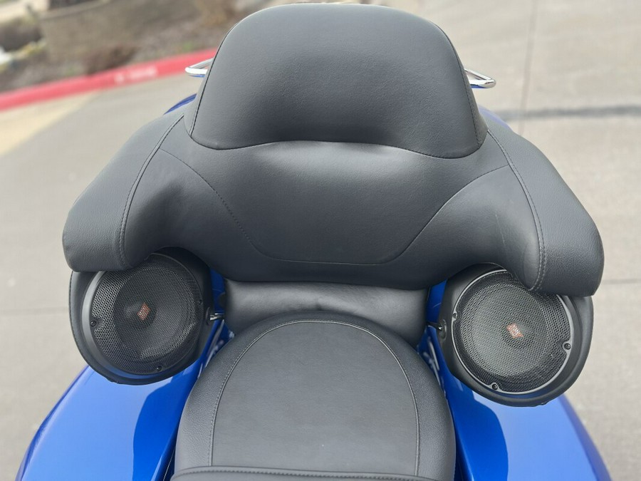 2025 Harley-Davidson® Street Glide Ultra® FLHXU Blue Burst