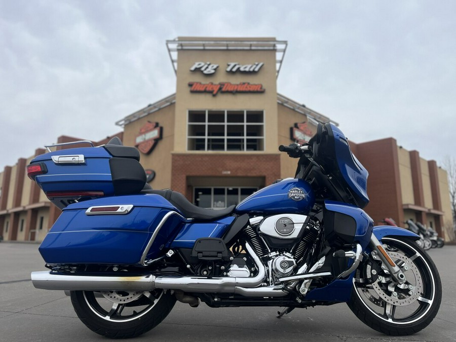 2025 Harley-Davidson® Street Glide Ultra® FLHXU Blue Burst