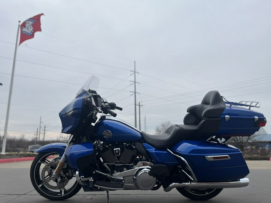 2025 Harley-Davidson® Street Glide Ultra® FLHXU Blue Burst