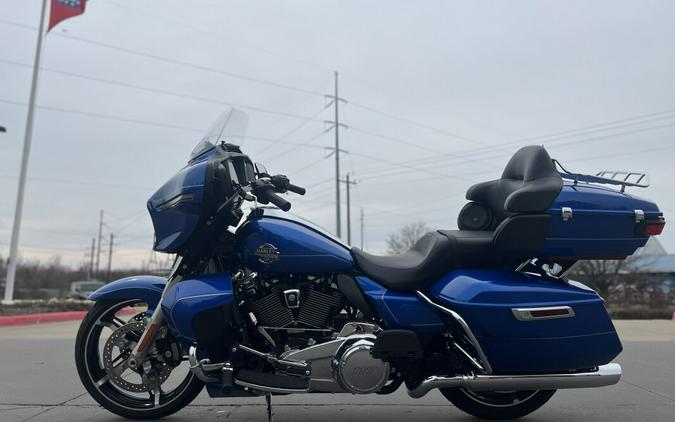 2025 Harley-Davidson® Street Glide Ultra® FLHXU Blue Burst
