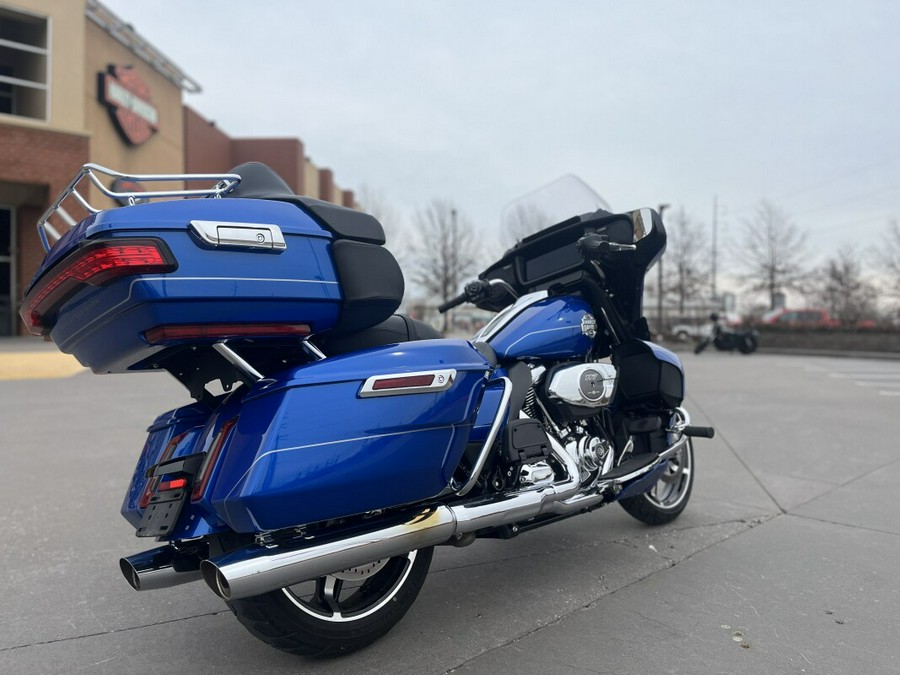 2025 Harley-Davidson® Street Glide Ultra® FLHXU Blue Burst