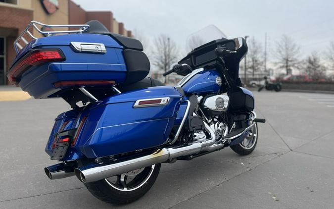 2025 Harley-Davidson® Street Glide Ultra® FLHXU Blue Burst