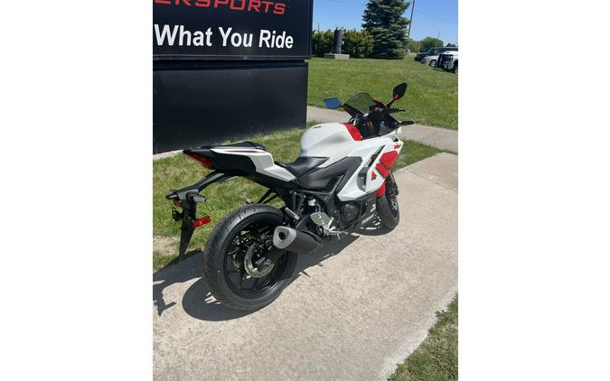 2026 YZF R7 - Yamaha