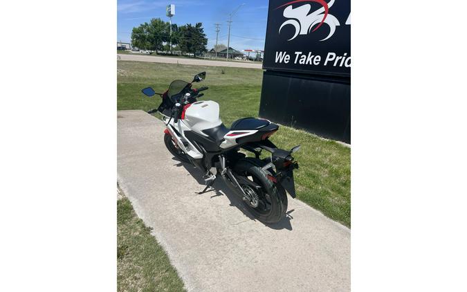 2026 YZF R7 - Yamaha
