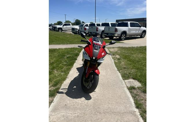 2026 YZF R7 - Yamaha