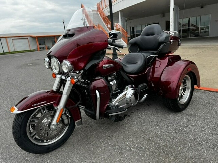2017 Harley-Davidson Tri Glide Ultra Two-Tone Mysterious Red Sunglo/Velocity