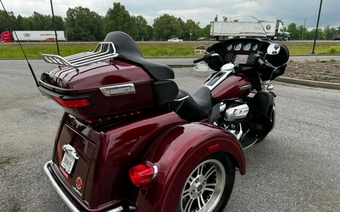 2017 Harley-Davidson Tri Glide Ultra Two-Tone Mysterious Red Sunglo/Velocity