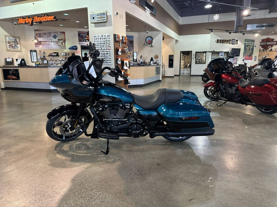 2026 Harley-Davidson® Road Glide® Teal Thunder / Vivid Black - Black