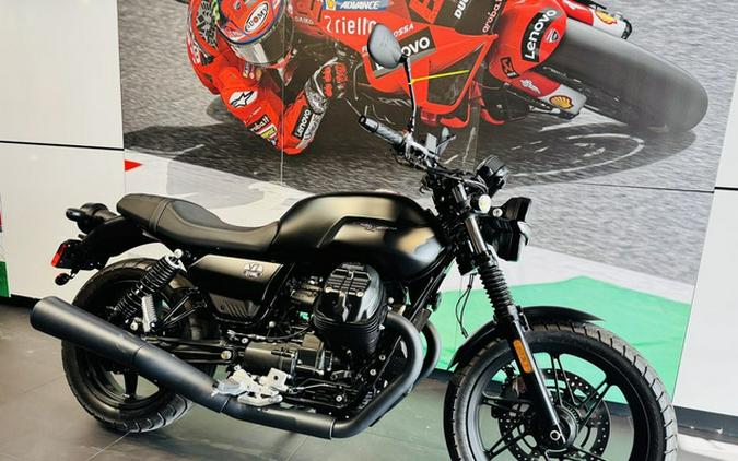 2021 Moto Guzzi V7 Stone E5
