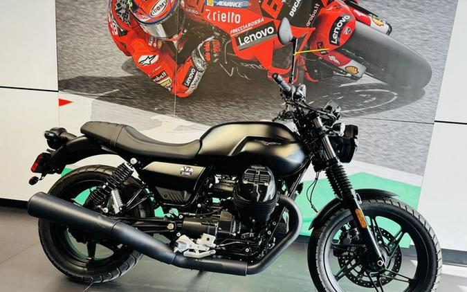 2021 Moto Guzzi V7 Stone E5