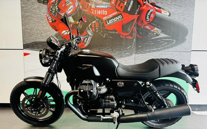 2021 Moto Guzzi V7 Stone E5