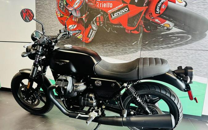 2021 Moto Guzzi V7 Stone E5
