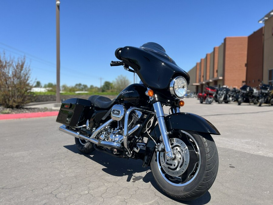 2006 Harley-Davidson® FLHXI Street Glide® BLACK 700530
