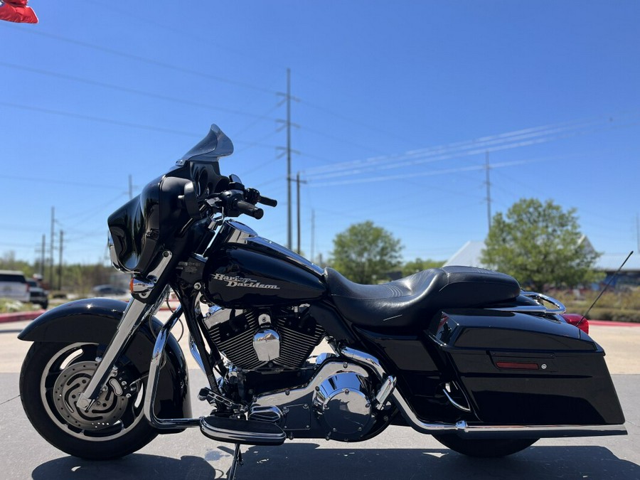 2006 Harley-Davidson® FLHXI Street Glide® BLACK 700530