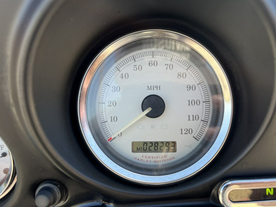 2006 Harley-Davidson® FLHXI Street Glide® BLACK 700530