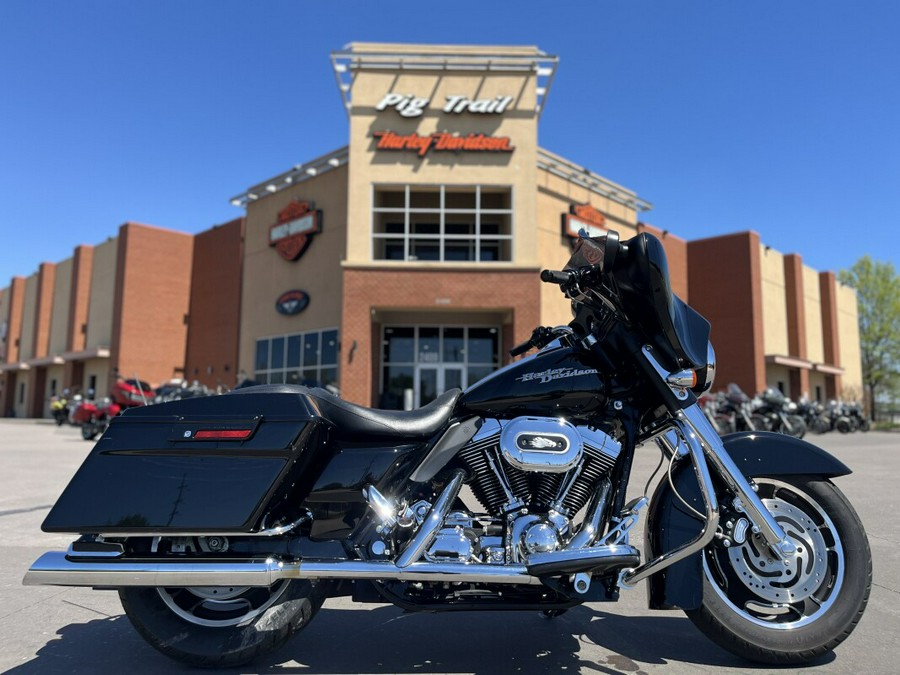 2006 Harley-Davidson® FLHXI Street Glide® BLACK 700530
