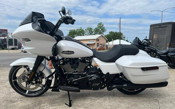 2024 Harley-Davidson Road Glide® White Onyx Pearl