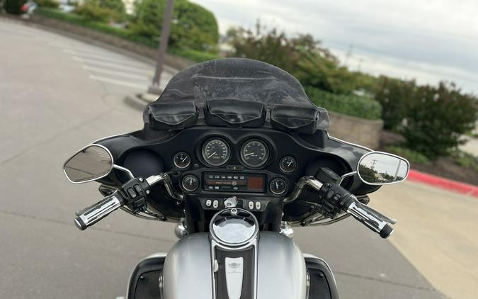 2003 Harley-Davidson® FLHTCUI Electra Glide® Ultra Classic® SILVER/BLACK 608172