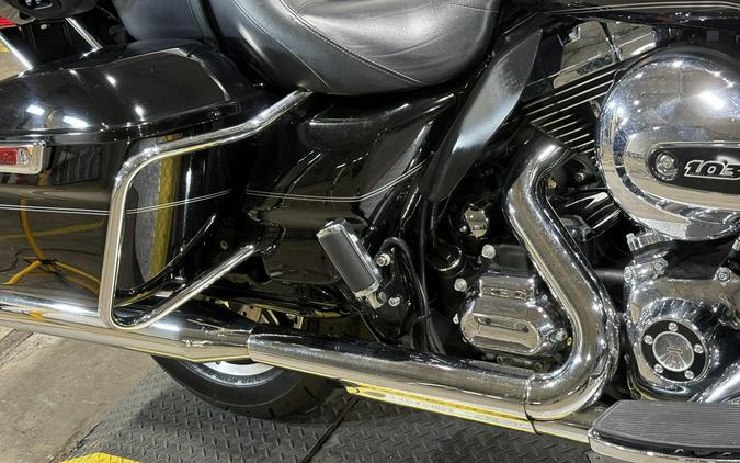 2016 Harley-Davidson Road Glide Ultra Vivid Black