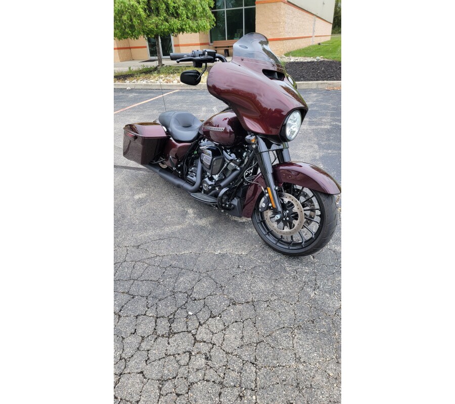 2018 Harley-Davidson Street Glide Special Twisted Cherry