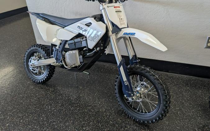 2027 Husqvarna EE 5 - 031826