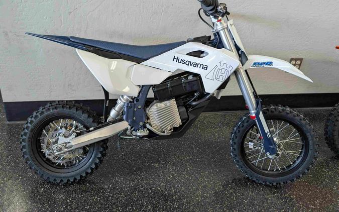 2027 Husqvarna EE 5 - 031826