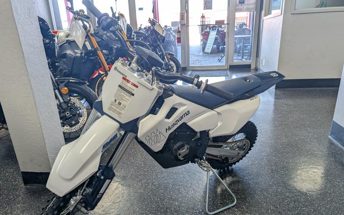 2027 Husqvarna EE 5 - 031826
